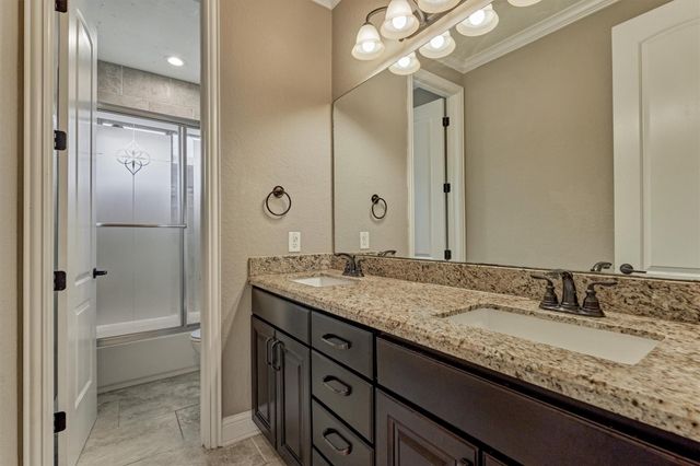 106 Bella Luce, Shenandoah, TX 77381