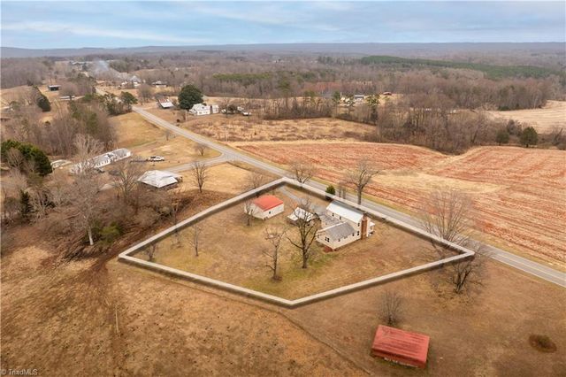 1149 Quaker Church Road, Siloam, NC 27047