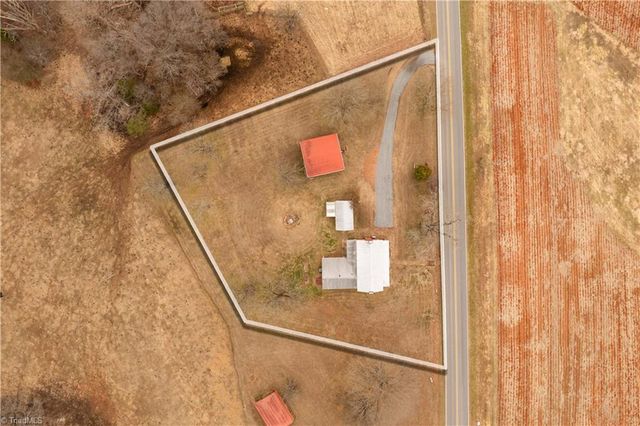 1149 Quaker Church Road, Siloam, NC 27047