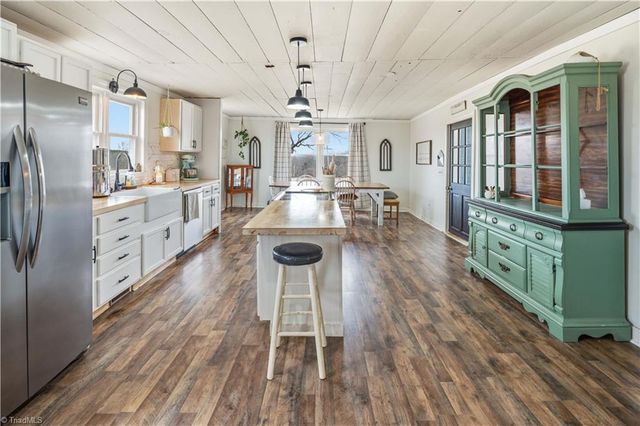 1149 Quaker Church Road, Siloam, NC 27047