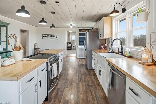 1149 Quaker Church Road, Siloam, NC 27047