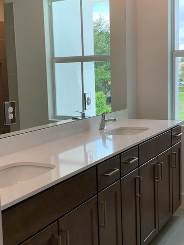 747 SE Central Parkway 42, Stuart, FL 34994