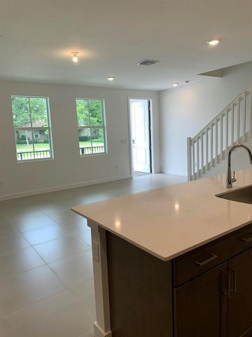 747 SE Central Parkway 42, Stuart, FL 34994