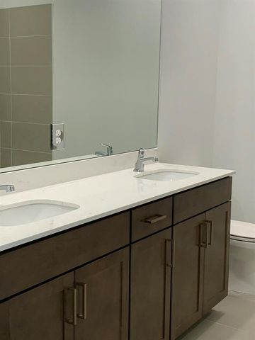 747 SE Central Parkway 42, Stuart, FL 34994