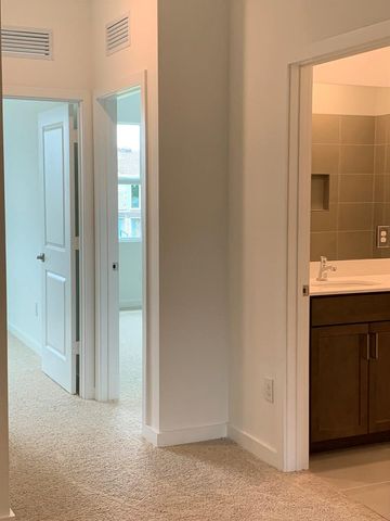 747 SE Central Parkway 42, Stuart, FL 34994