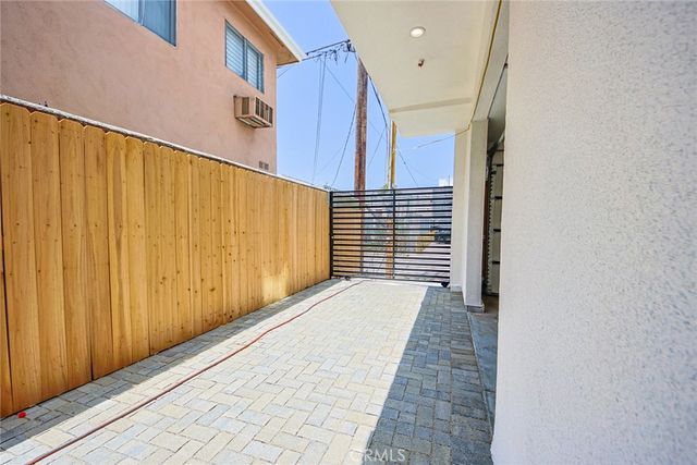 6453 Troost Avenue, North Hollywood, CA 91606