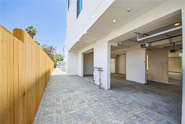 6453 Troost Avenue, North Hollywood, CA 91606