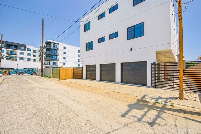 6453 Troost Avenue, North Hollywood, CA 91606