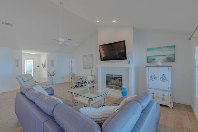 5756 E Bay Boulevard, Gulf Breeze, FL 32563