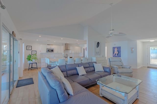 5756 E Bay Boulevard, Gulf Breeze, FL 32563