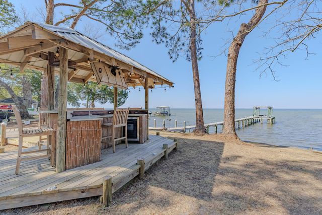 5756 E Bay Boulevard, Gulf Breeze, FL 32563