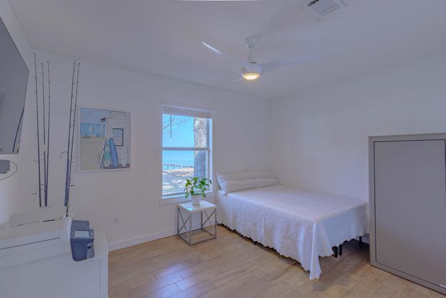 5756 E Bay Boulevard, Gulf Breeze, FL 32563