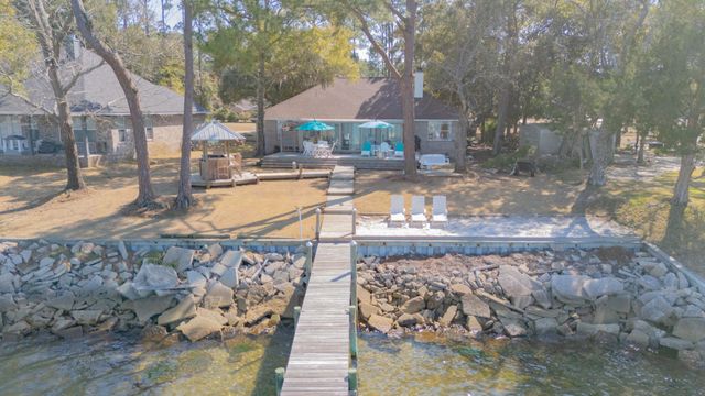 5756 E Bay Boulevard, Gulf Breeze, FL 32563