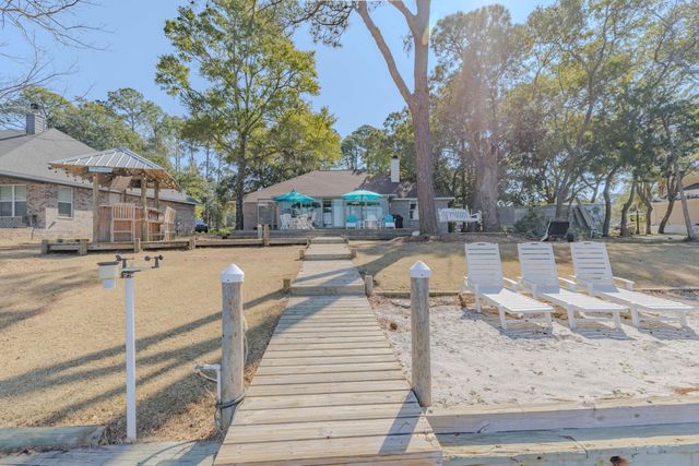 5756 E Bay Boulevard, Gulf Breeze, FL 32563