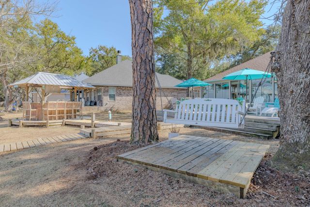 5756 E Bay Boulevard, Gulf Breeze, FL 32563