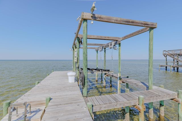 5756 E Bay Boulevard, Gulf Breeze, FL 32563