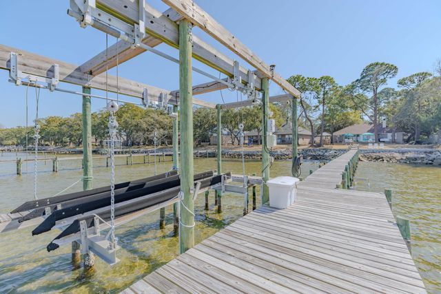 5756 E Bay Boulevard, Gulf Breeze, FL 32563