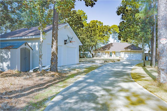 5756 E Bay Boulevard, Gulf Breeze, FL 32563