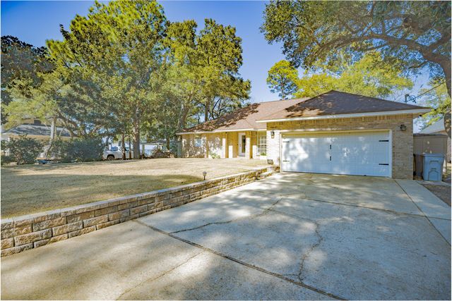 5756 E Bay Boulevard, Gulf Breeze, FL 32563
