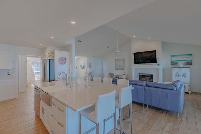 5756 E Bay Boulevard, Gulf Breeze, FL 32563