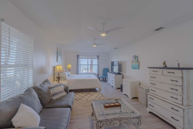 5756 E Bay Boulevard, Gulf Breeze, FL 32563