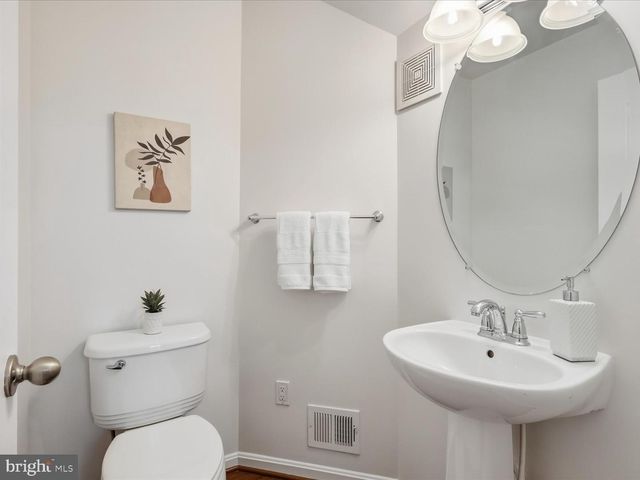 4960 6TH ST NE, Washington, DC 20017
