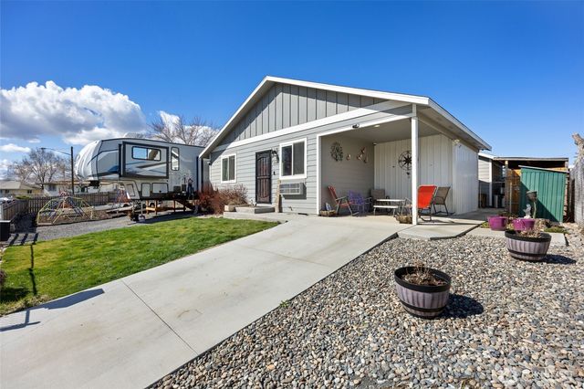 1042 W Charlotte Street, Moses Lake, WA 98837