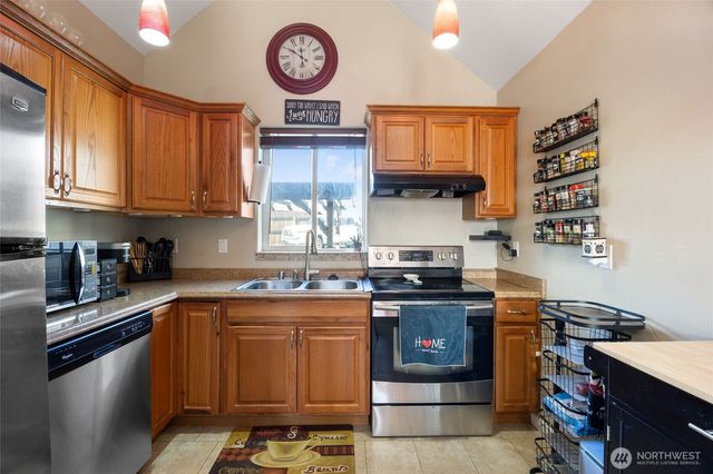 1042 W Charlotte Street, Moses Lake, WA 98837