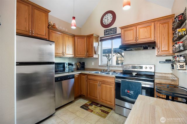 1042 W Charlotte Street, Moses Lake, WA 98837