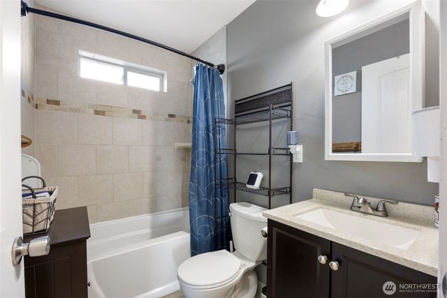 1042 W Charlotte Street, Moses Lake, WA 98837