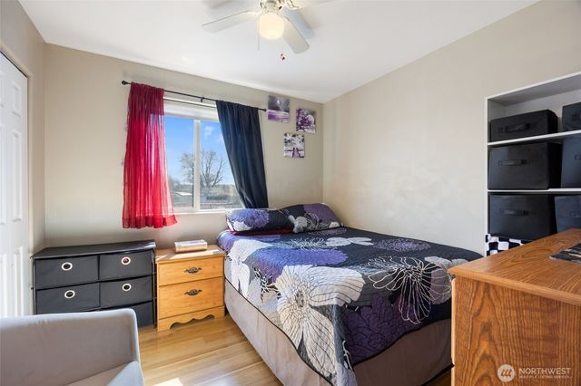 1042 W Charlotte Street, Moses Lake, WA 98837