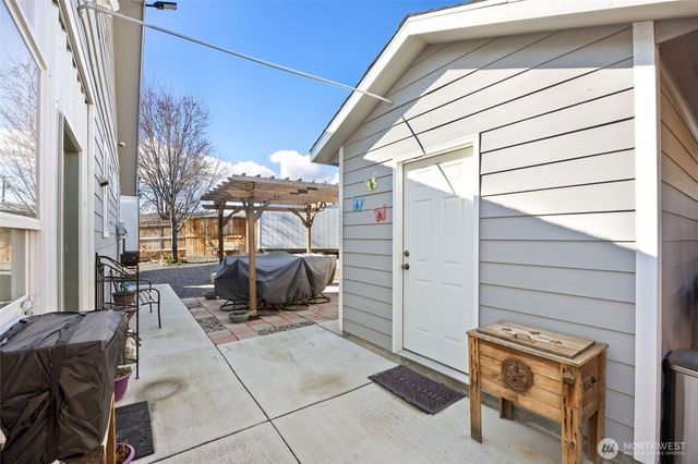 1042 W Charlotte Street, Moses Lake, WA 98837