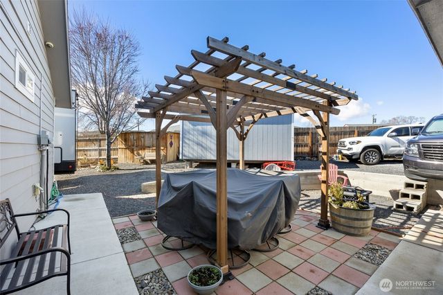 1042 W Charlotte Street, Moses Lake, WA 98837