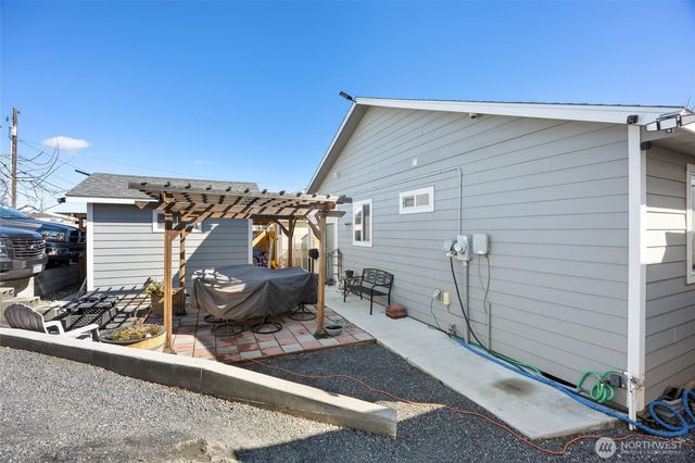 1042 W Charlotte Street, Moses Lake, WA 98837