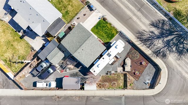 1042 W Charlotte Street, Moses Lake, WA 98837