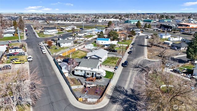 1042 W Charlotte Street, Moses Lake, WA 98837