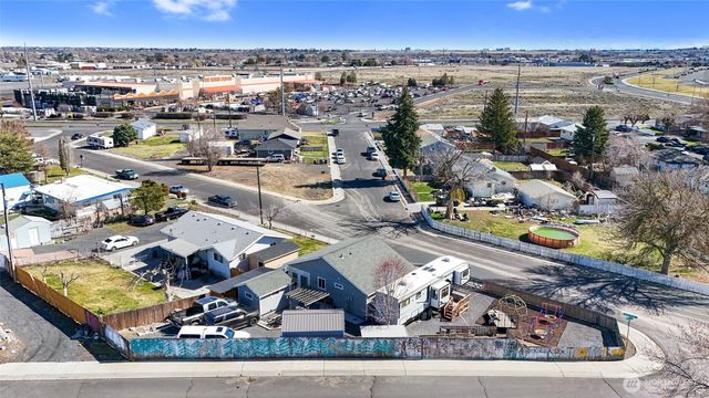 1042 W Charlotte Street, Moses Lake, WA 98837