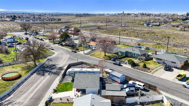1042 W Charlotte Street, Moses Lake, WA 98837