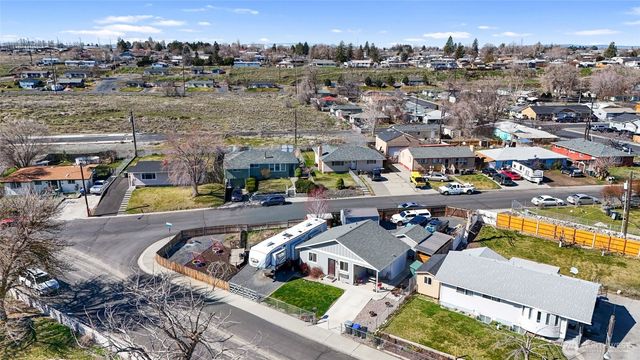 1042 W Charlotte Street, Moses Lake, WA 98837