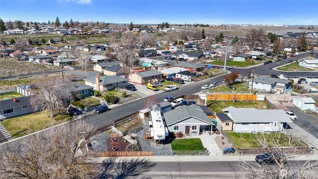 1042 W Charlotte Street, Moses Lake, WA 98837