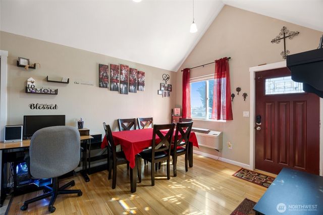 1042 W Charlotte Street, Moses Lake, WA 98837