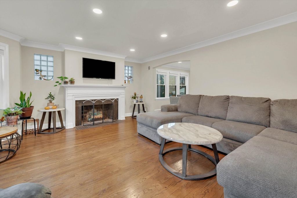 6219 W Holbrook Street, Chicago, IL 60646 — photo 4