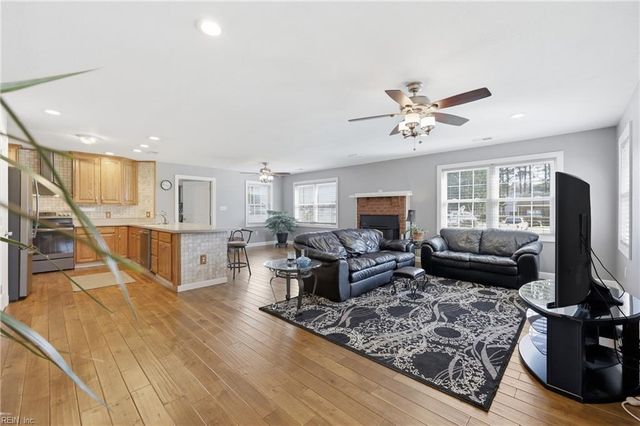 16 Holland DR, Windsor, VA 23487