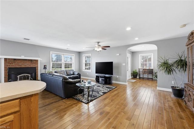 16 Holland DR, Windsor, VA 23487