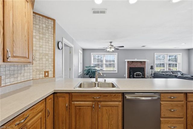 16 Holland DR, Windsor, VA 23487