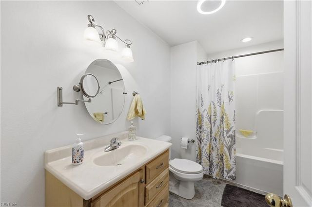 16 Holland DR, Windsor, VA 23487