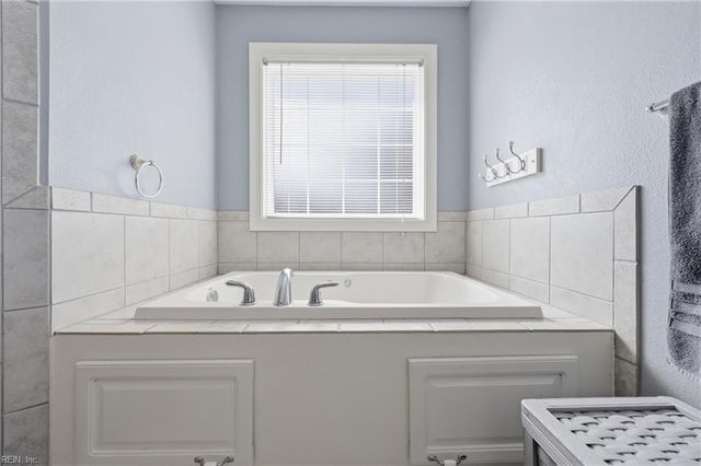 16 Holland DR, Windsor, VA 23487