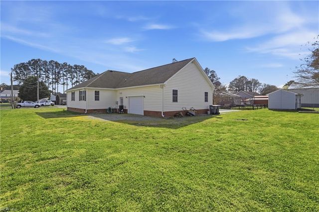 16 Holland DR, Windsor, VA 23487