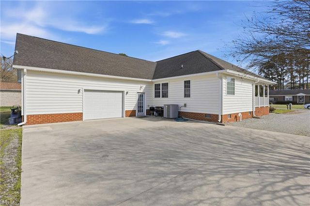 16 Holland DR, Windsor, VA 23487