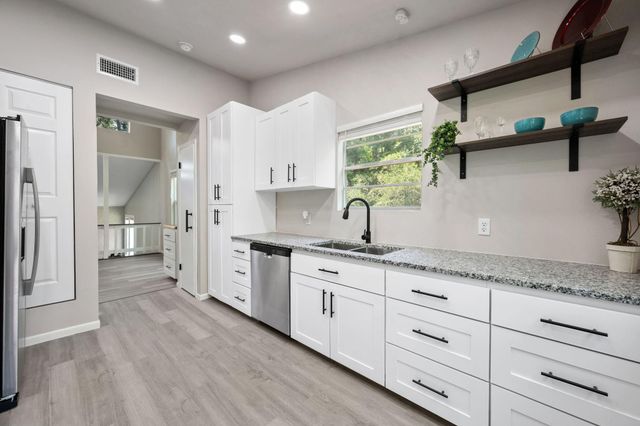 239 White Oak Hills, Livingston, TX 77351